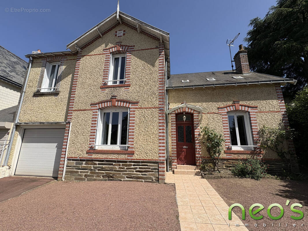 Maison à SAINT-MACAIRE-EN-MAUGES