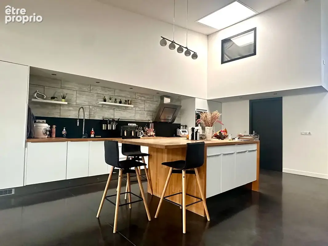 GONDREVILLE  - Loft 5 pièces - 237 m² - photo 3