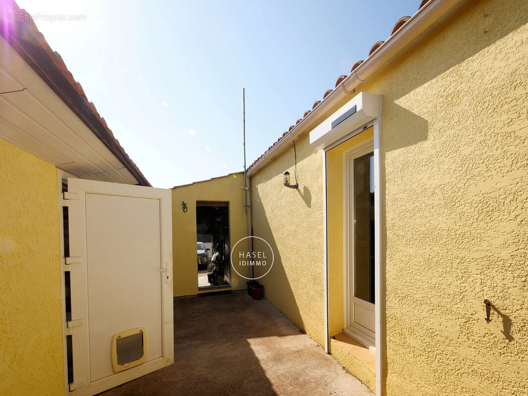 Villa en parfait état avec piscine, garage et grand jardin avec dépendance - photo 7