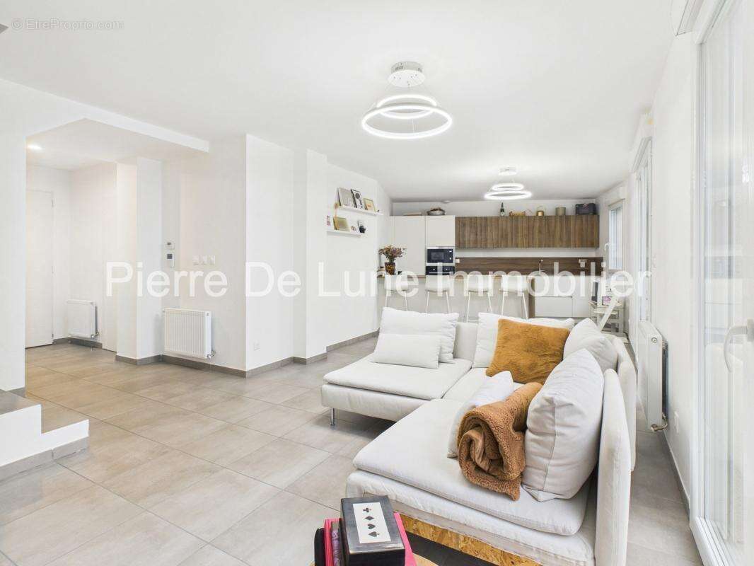 Appartement à SATHONAY-CAMP