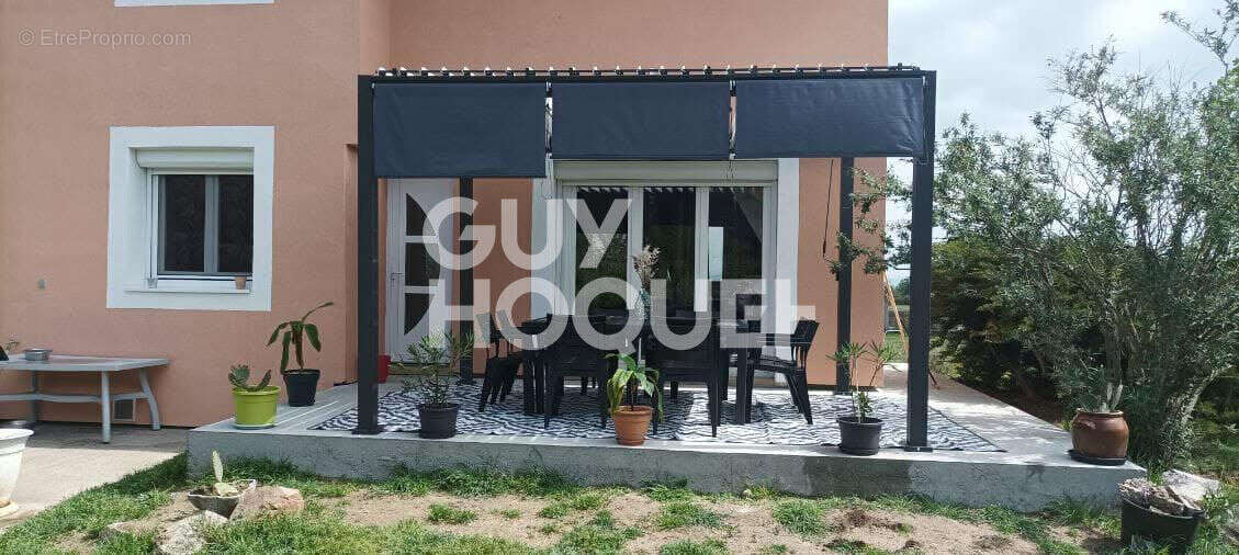 Maison à SAINT-ROMAIN-LE-PUY