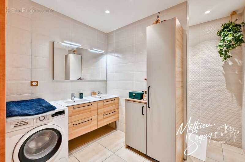 Appartement à THURINS