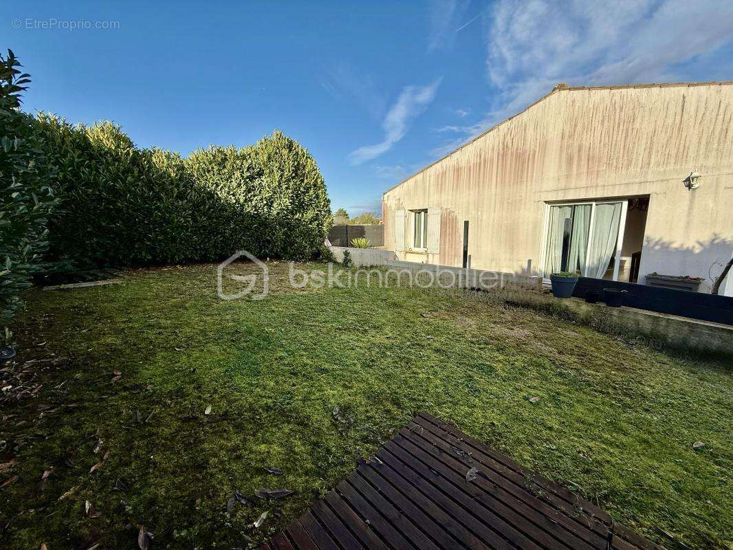 Maison à CORME-ROYAL