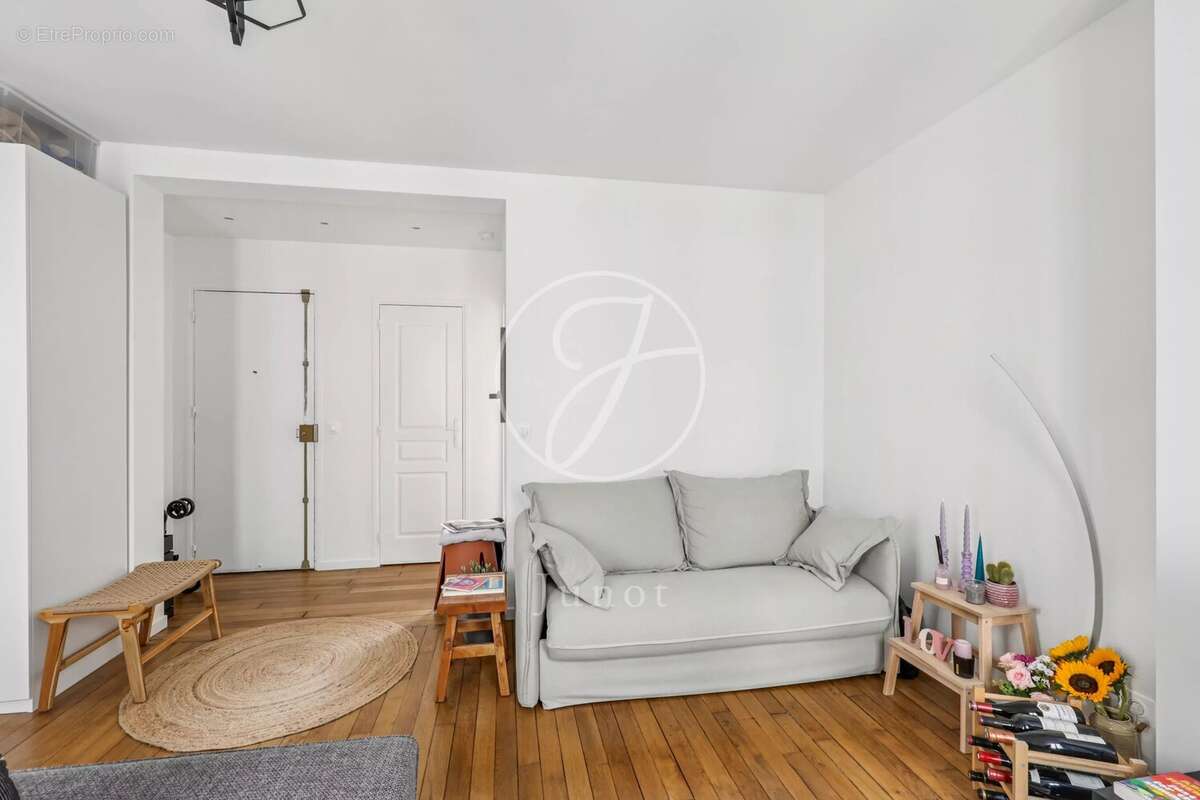 Appartement à PARIS-16E