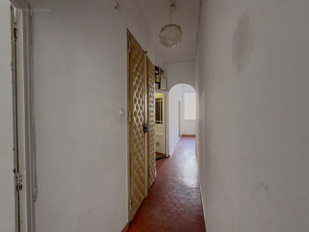 Boulevard Chave - appartement T3 traversant dans immeuble fin XIXème avec cave - photo 5