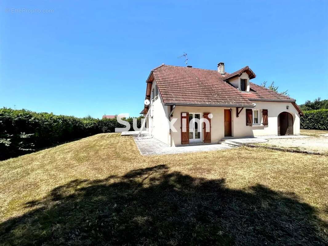 Maison à DOMBLANS
