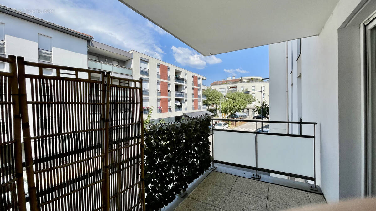 Appartement à MEYZIEU