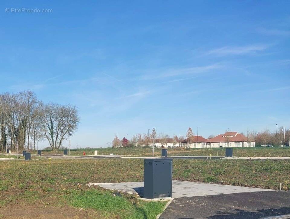 Terrain à LE CHATELET-EN-BRIE