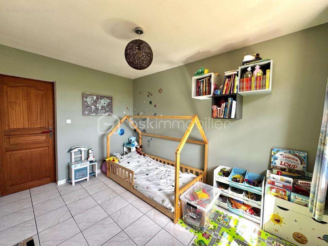 Maison à SAINT-LAURENT-DES-ARBRES