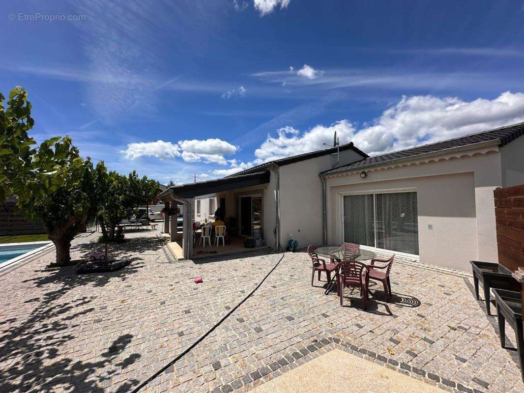 Maison à LABLACHERE