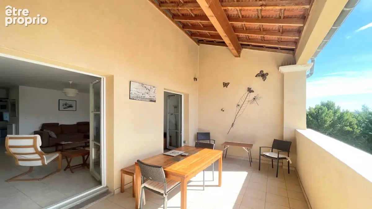 Uzès, lumineux duplex avec deux terrasses et garage, à pied du centre historique - photo 2