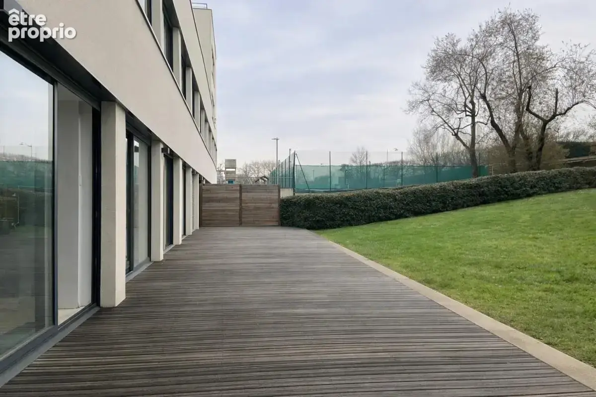 « 699 m² + terrasse + jardin + 15 parkings » - photo 3
