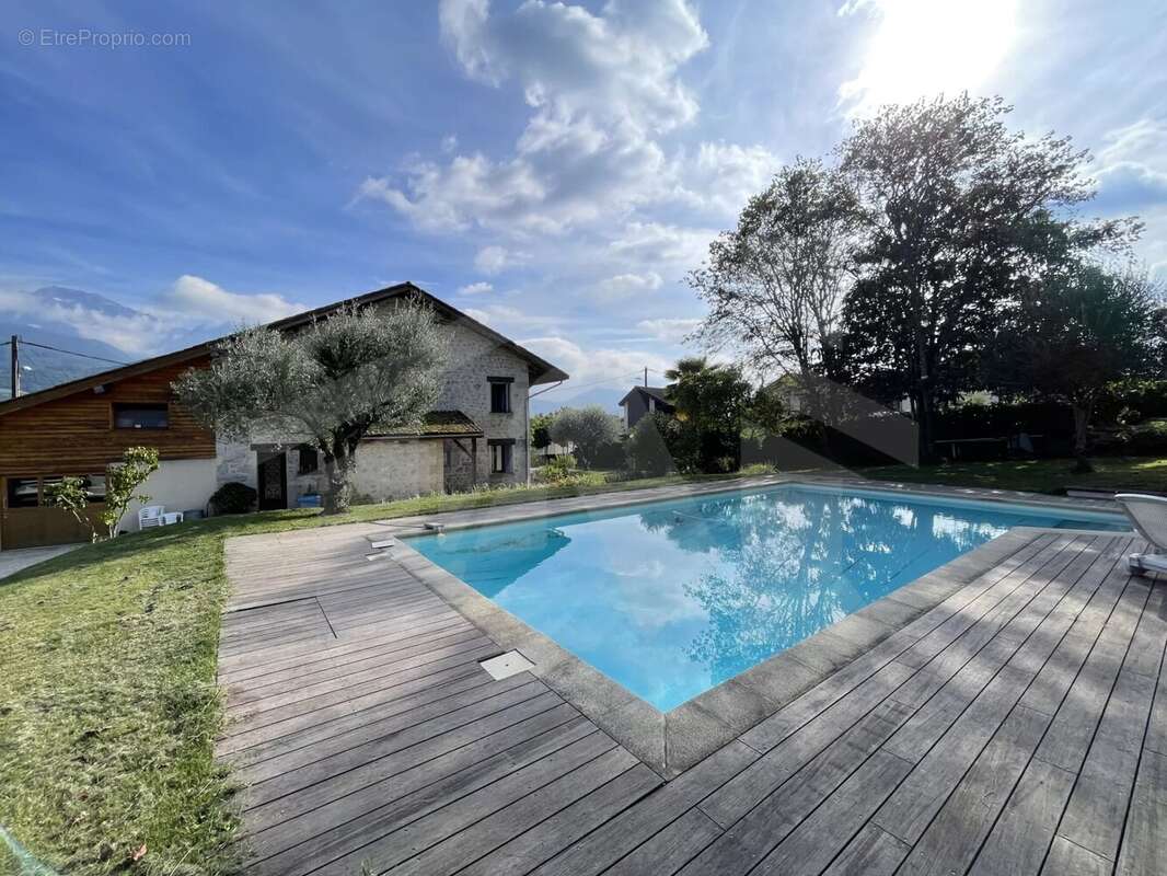 Maison à SAINT-NAZAIRE-LES-EYMES