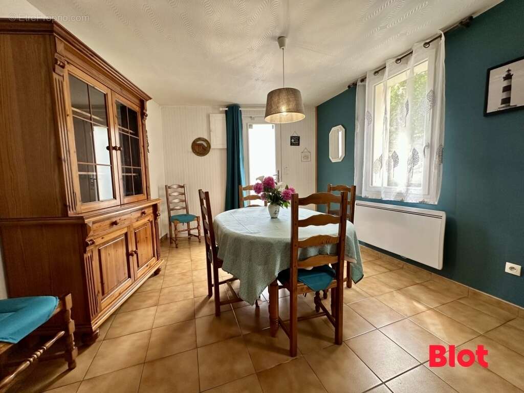 Maison à MONTFORT-SUR-MEU