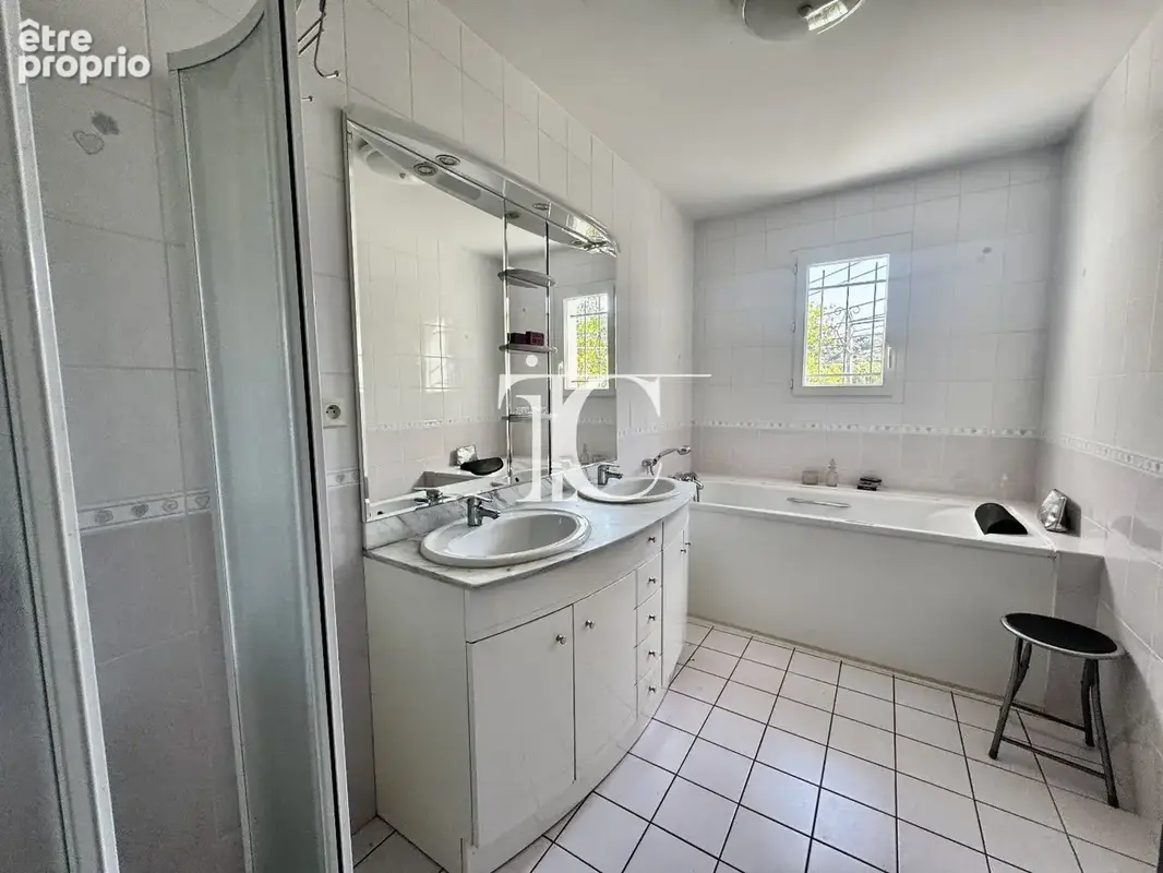 Villa centre ville les vans 125m² 4chambres 979 m² de terrain avec piscine - photo 10