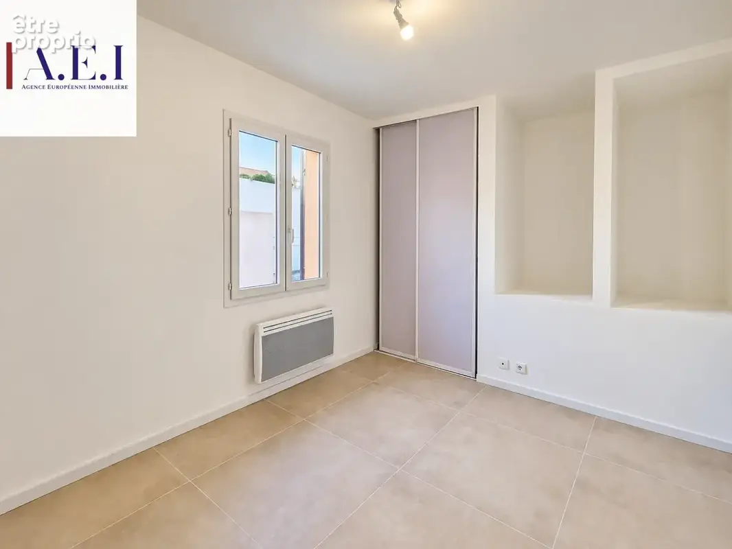 La Seyne sur mer - Maison de ville récente en duplex avec balcon et parking - photo 8