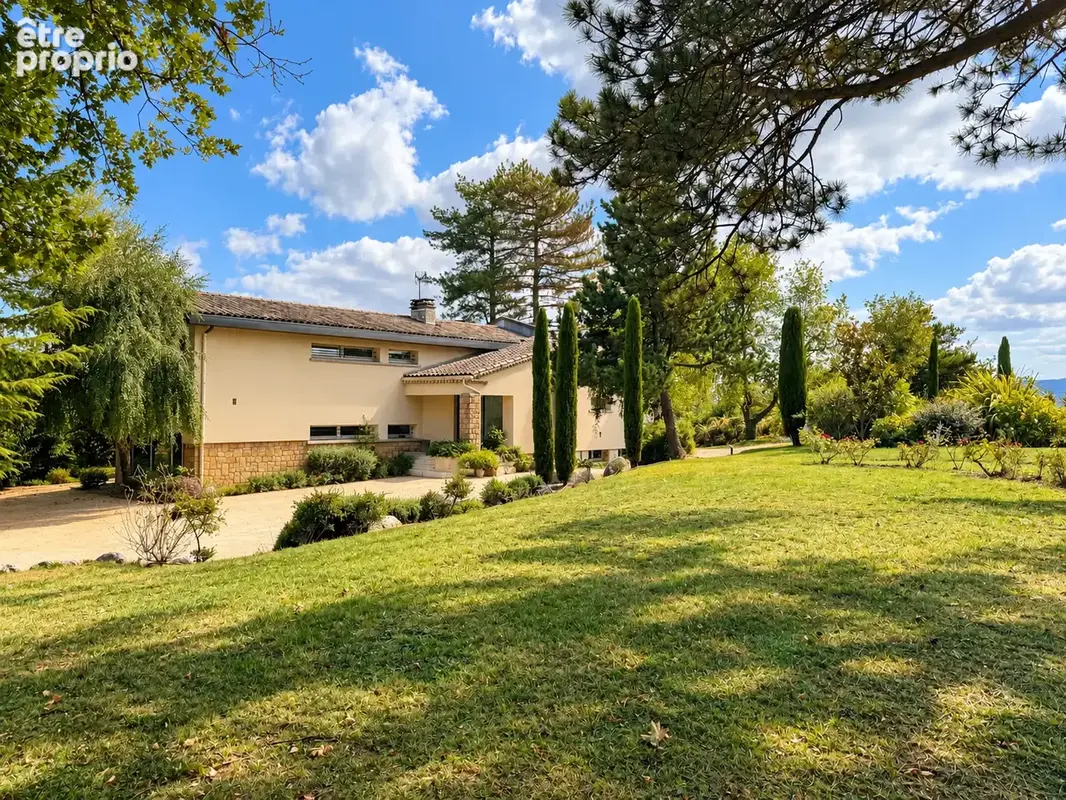Propriété de 232 m2 avec piscine et jardin paysager - photo 3