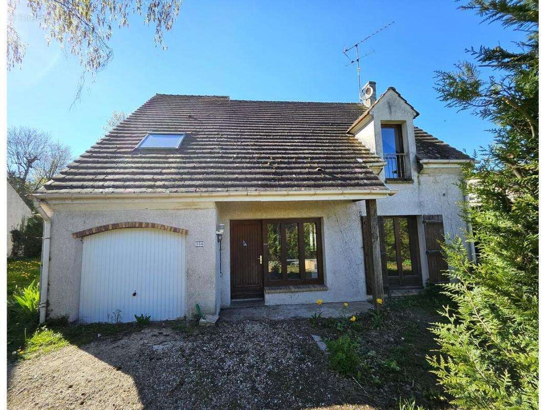 Maison à HOUDAN