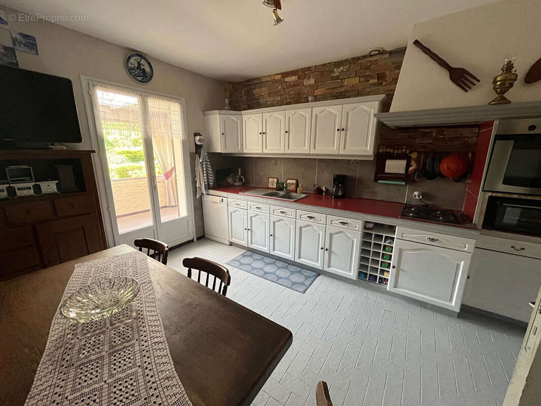 Grande maison familiale avec piscine et appartement - photo 2