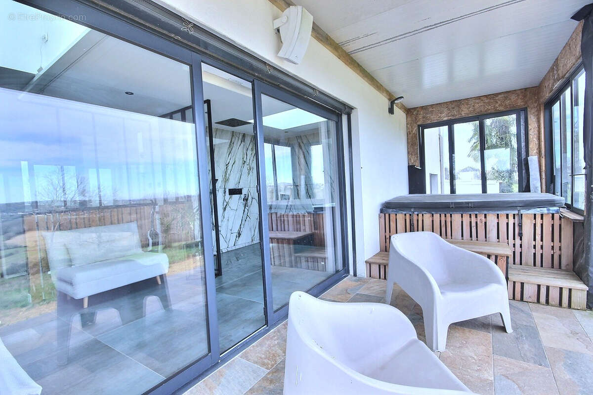 Maison à SERRES-CASTET