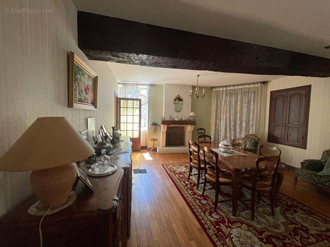 Maison à LA TOUR-BLANCHE