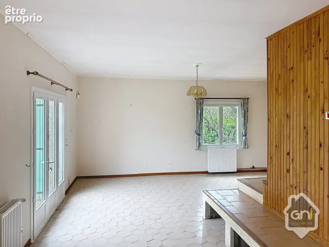 Maison de Type 7 avec jardin. - photo 9