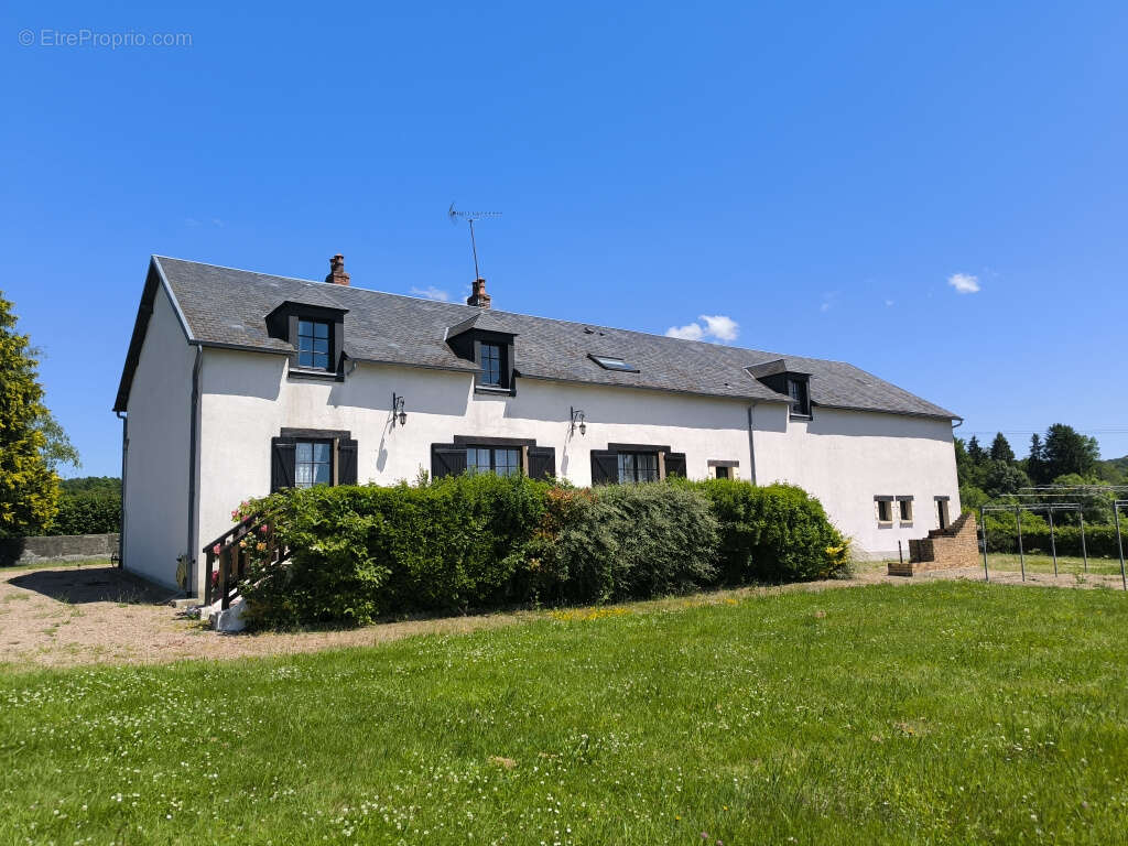 Maison à OUROUX-EN-MORVAN