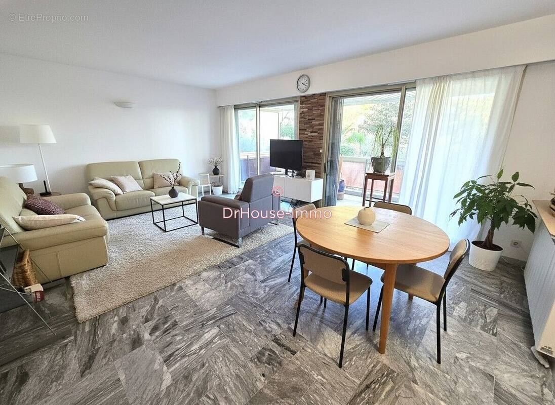 Appartement à SAINT-LAURENT-DU-VAR