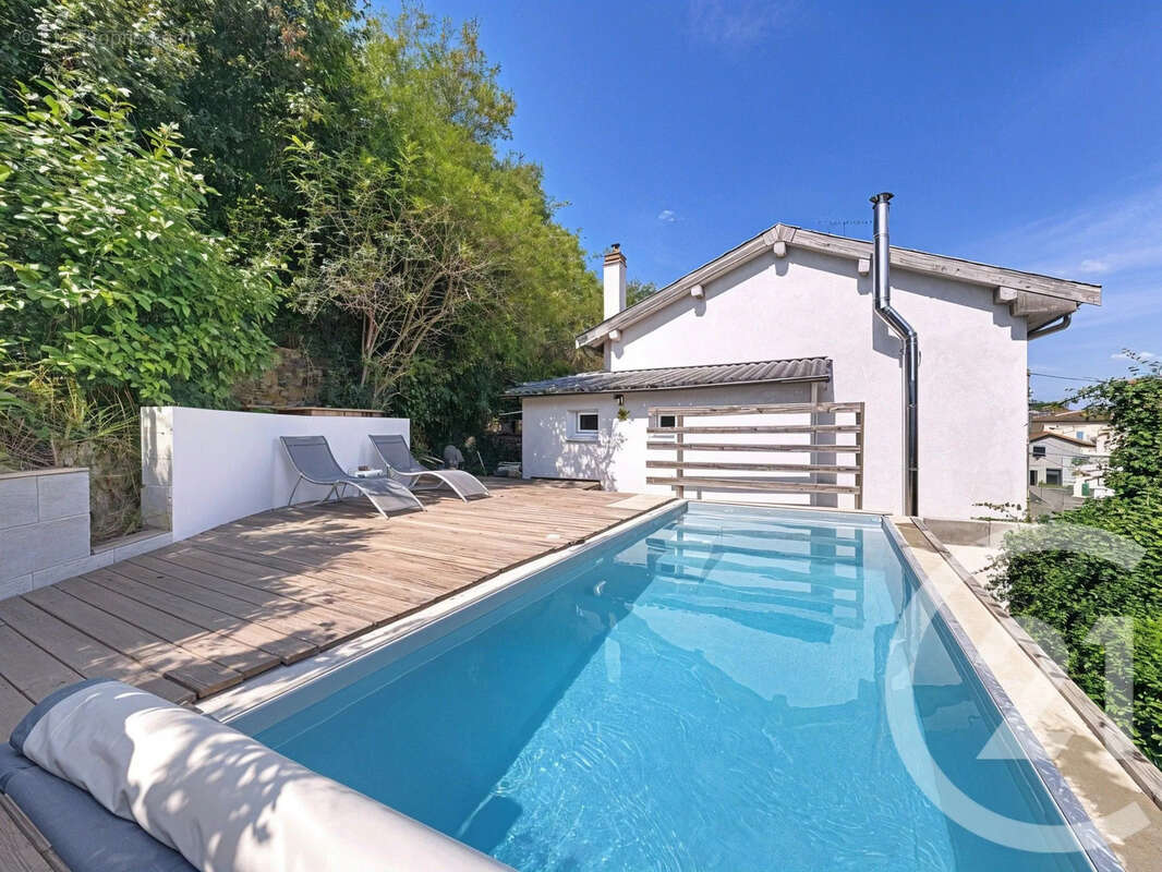 Maison à PONT-EVEQUE