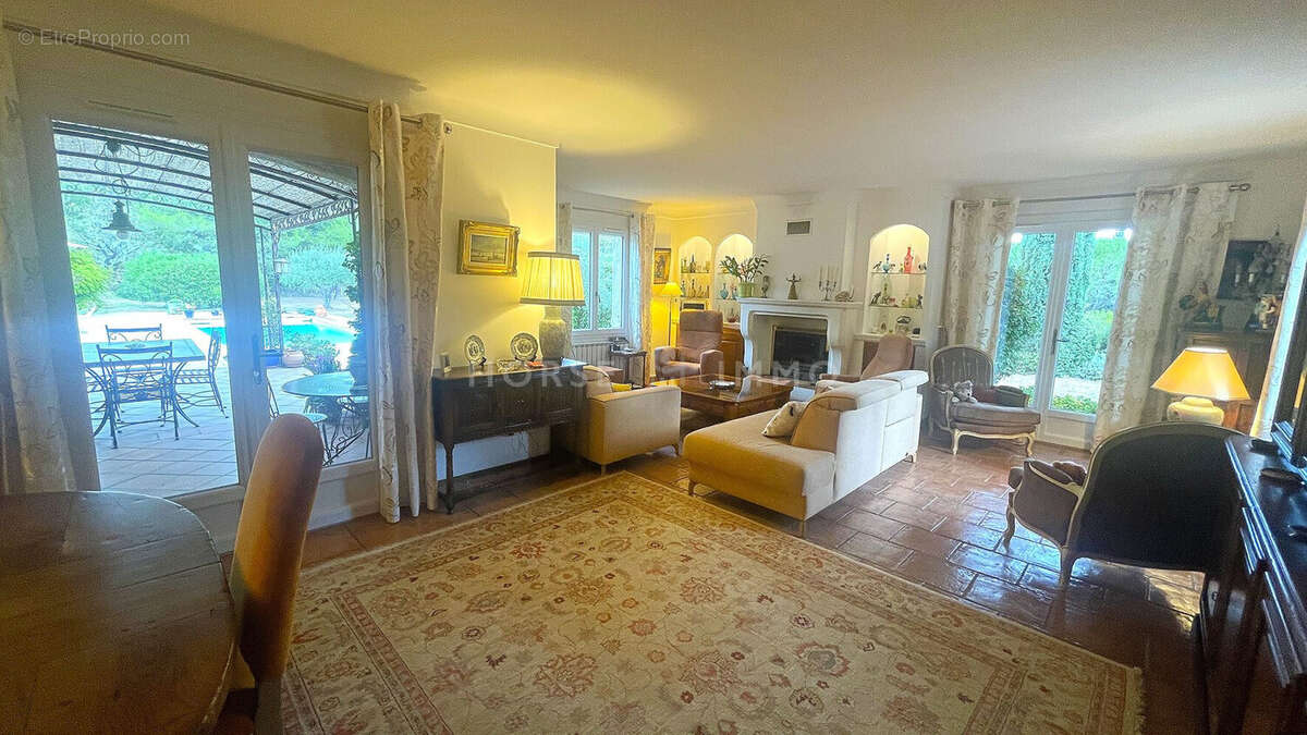 Maison 315 m² à Salernes  - photo 9