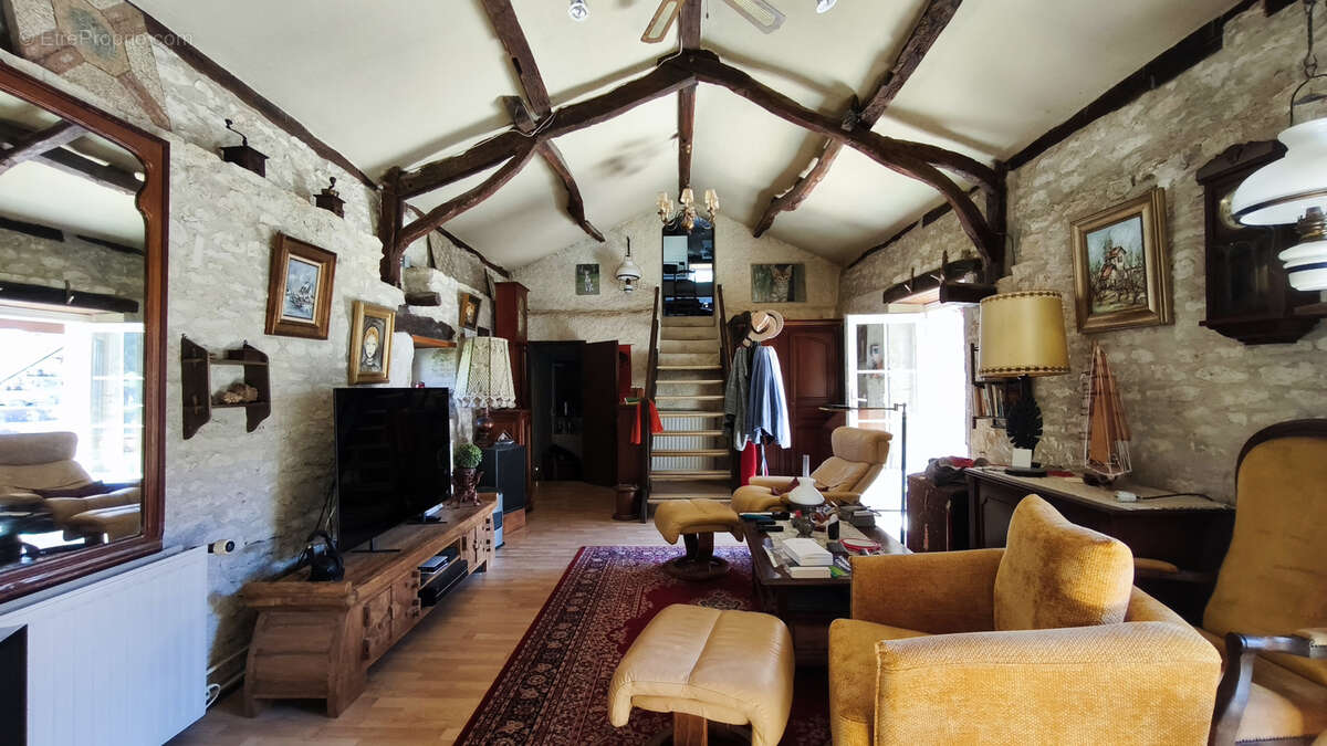 Maison à VILLESEQUE