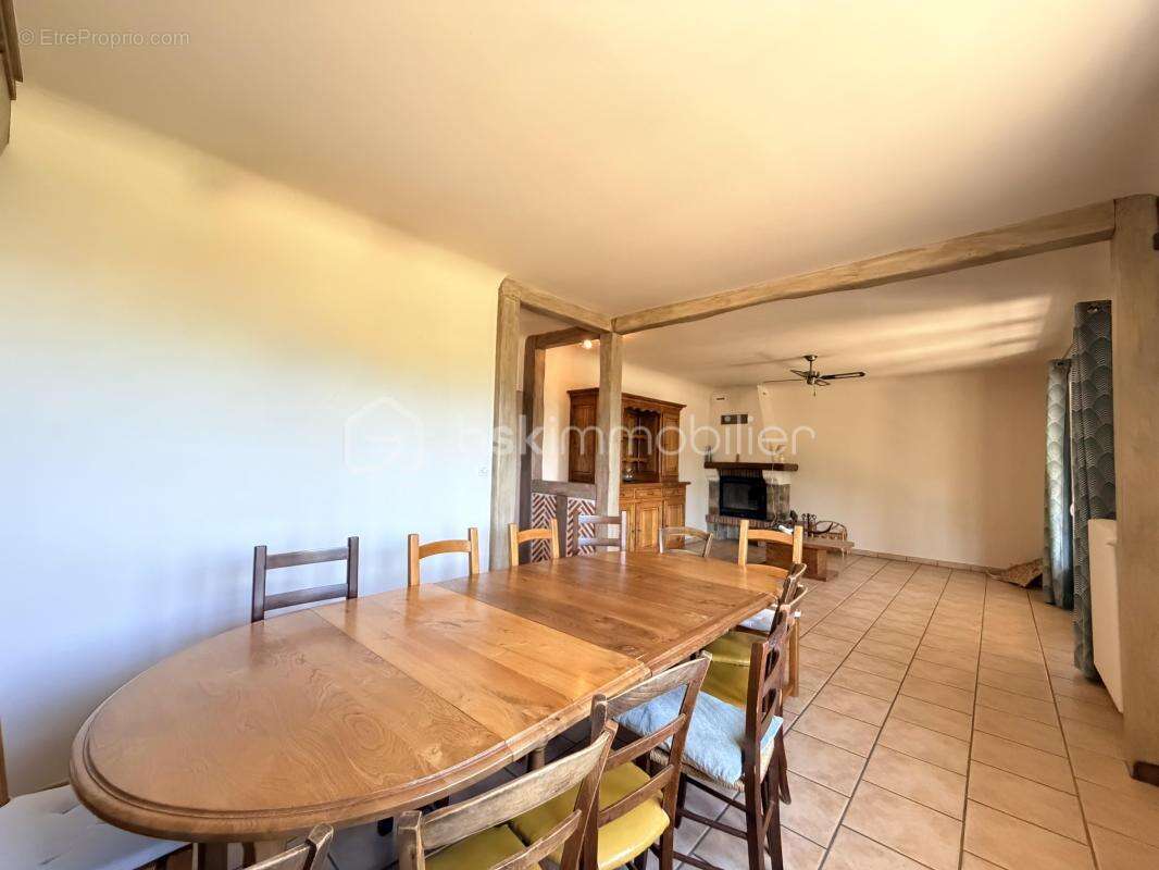 Maison familiale de 136 m² avec sous-sol complet et dépendances - photo 2