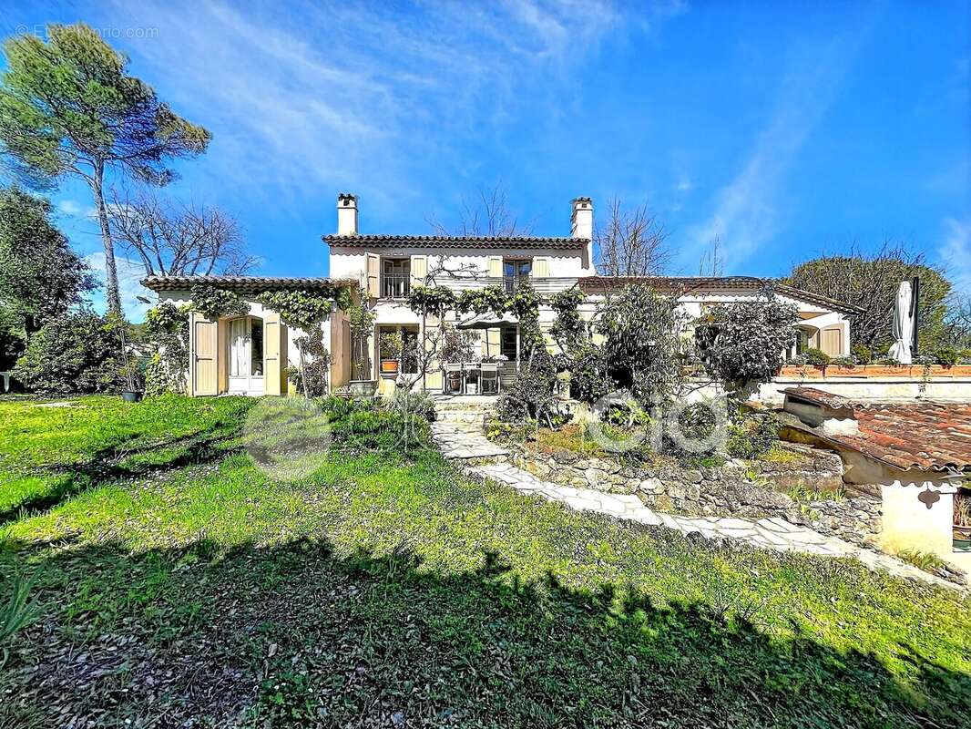 Maison à VALBONNE
