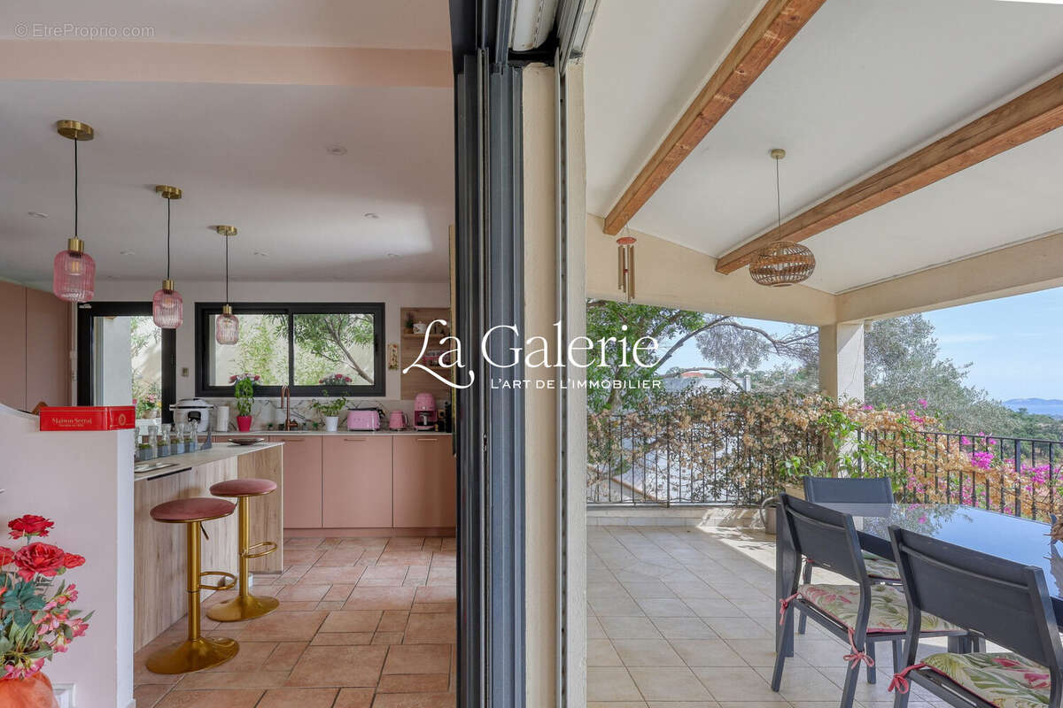 Maison 240 m² à Hyeres  - photo 8