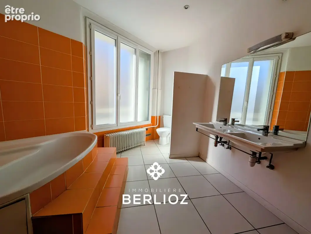 Appartement N.Chorier 135m2 + parking privée - photo 13