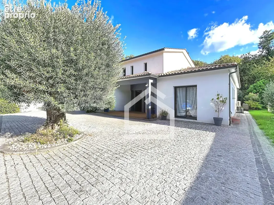 Maison contemporaine de 198 m2, 5 chambres, piscine et double garage - photo 30