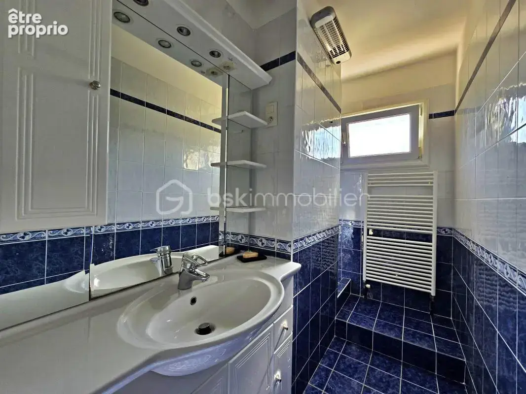 À 2 minutes à pied du port – Vue mer – Propriété de caractère 186 m² – 3 logements – Piscine - photo 15