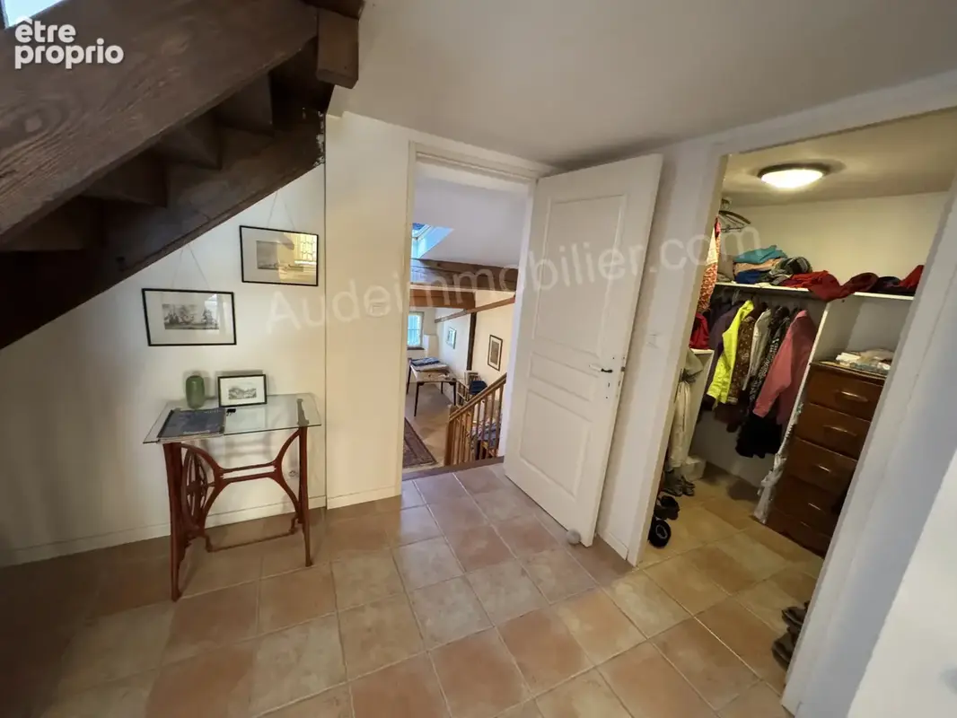 Grande maison de ville avec garage et dépendance - photo 7