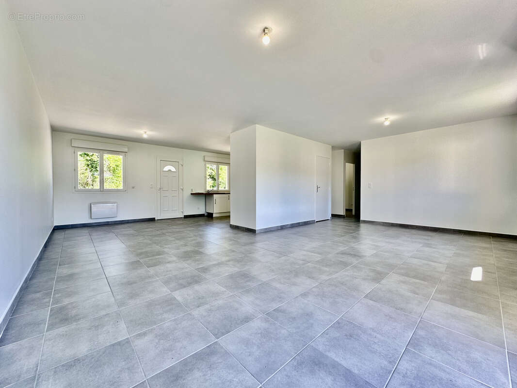 Maison à SAINT-CLAIR-DE-LA-TOUR