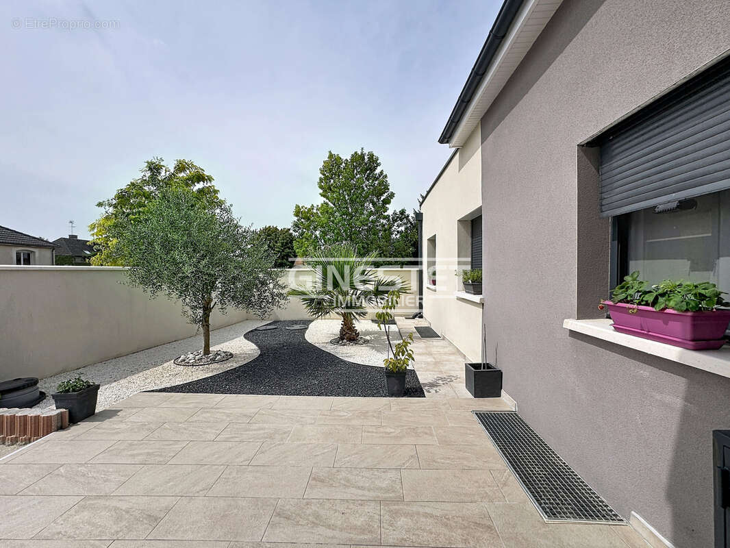 CULOISON, Villa 348m2, 4 chambres, un appartement de 54m2 et piscine intérieure. - photo 2