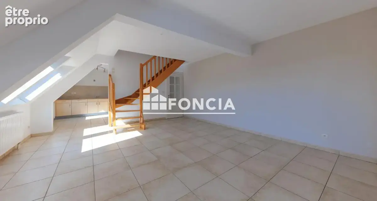 Coup de cœur – Élégant duplex en centre-ville avec terrasse, garage et cave - photo 3