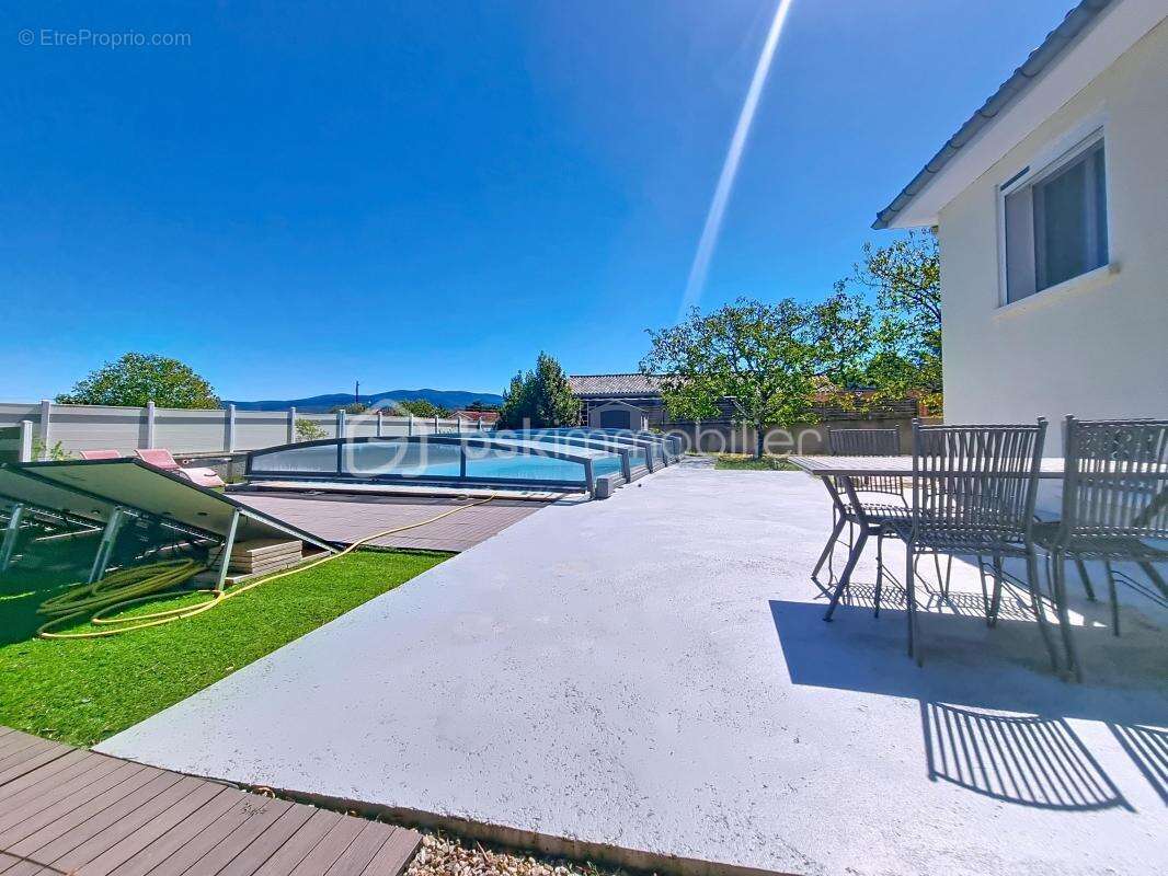 MAISON avec sous-sol total et piscine - photo 19