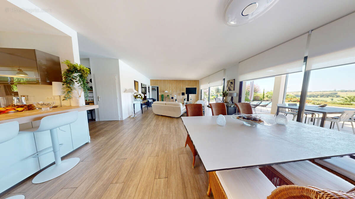 Maison T5 - 162m2 - A 5 min L'Isle Jourdain - photo 7