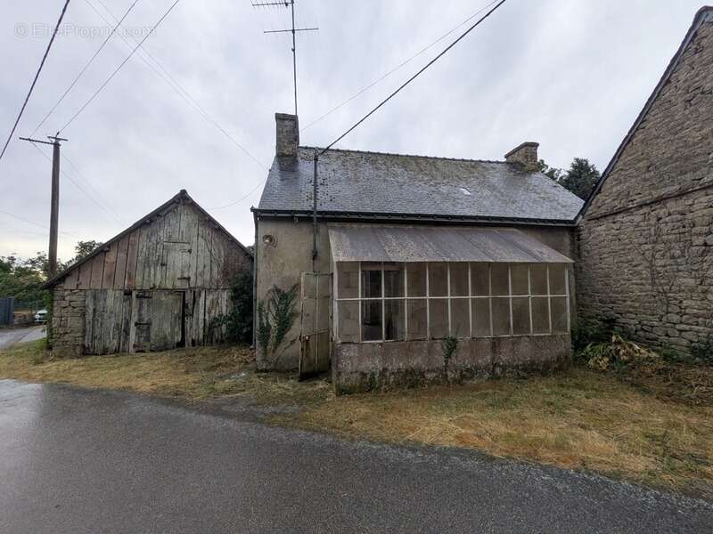 Plouay en campagne ensemble immobilier composé d' une maison de 45m² habitable, une grange de 33 m², un bâtiment en pierre de 91 - photo 2