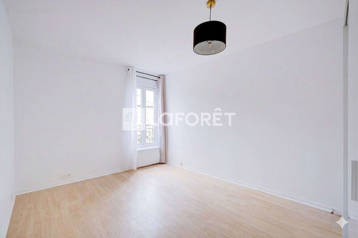 Appartement à PARIS-14E