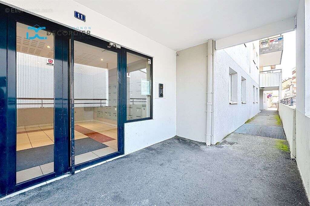 T3 lumineux de 61,35m² – proche centre-ville & gare – cave - 2 parkings couverts ! - photo 18