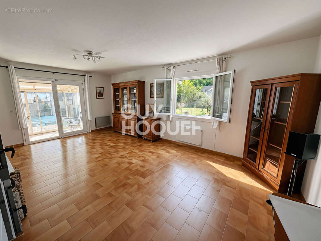 Maison spacieuse  (137 m²) à vendre à Saint Paul Les Fonts - 4 chambres et piscine ! - photo 2