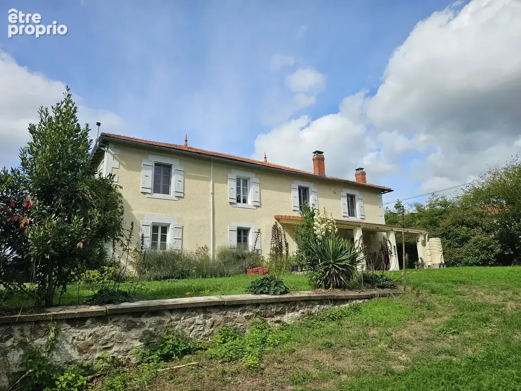 Photo Maison à Roumazieres-Loubert au prix de 369 950€