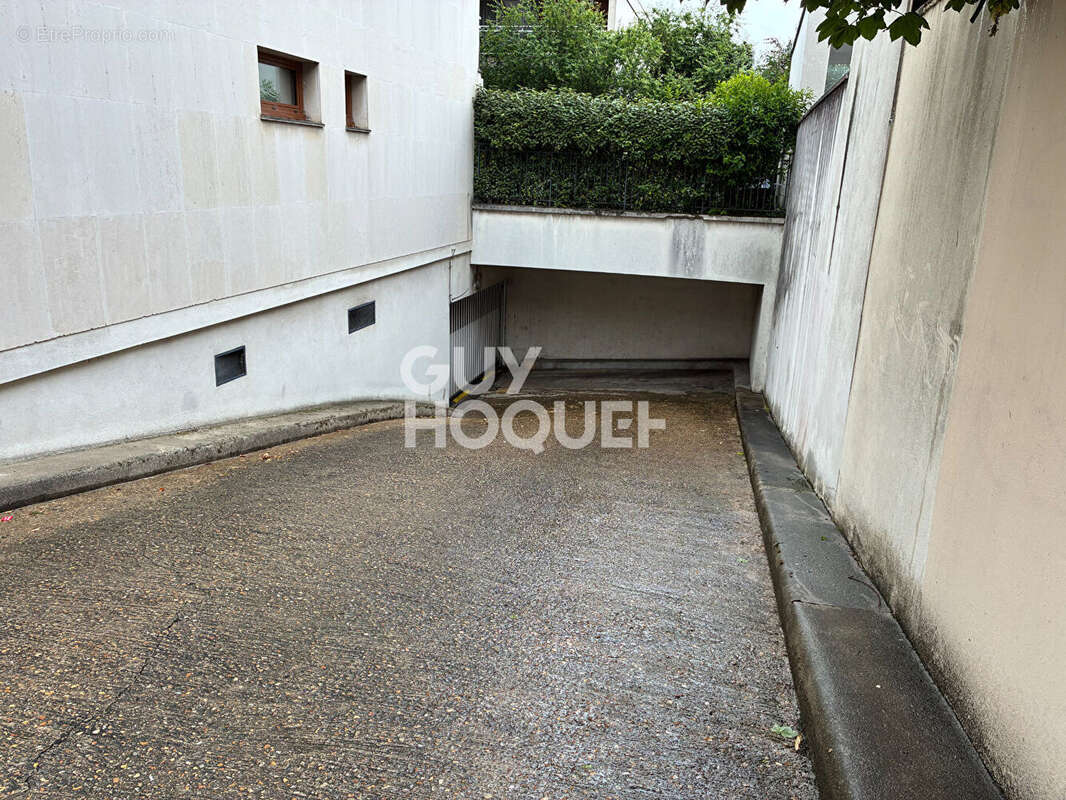Parking à COLOMBES