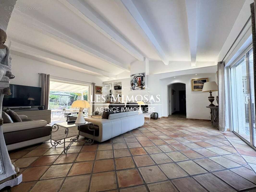 Maison à ROQUEBRUNE-SUR-ARGENS